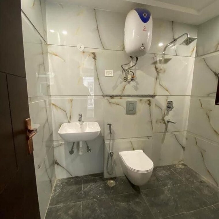 Bathroom, chattarpur 3 Bedroom 1125 Sq.Ft. Builder Floor In Chattarpur Delhi 10036495