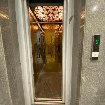 Lift in 3 BHK Builder Floor at Chattarpur – for Sale