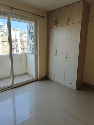 Room in 3 BHK Apartment at Smart World Orchard, Sector 61 – for Sale