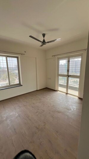 Room in 3 BHK Apartment at Engineers IOS, Tathawade – for Rent