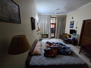 Bedroom in 1 RK Builder Floor at Sector 33a Noida – for Rent