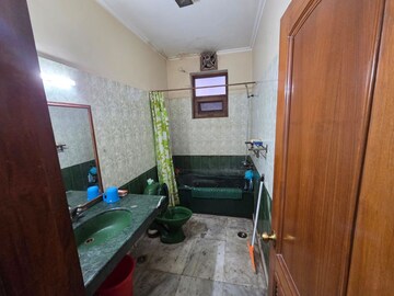 Bathroom in 1 RK Builder Floor at Sector 33a Noida – for Rent