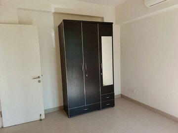 Room in 3 BHK Apartment at Emaar Emerald Floors Premier, Sector 65 – for Rent