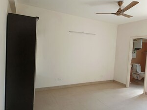 Room in 3 BHK Apartment at Emaar Emerald Floors Premier, Sector 65 – for Rent