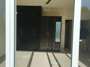 Room in 3 BHK Apartment at Emaar Emerald Floors Premier, Sector 65 – for Rent
