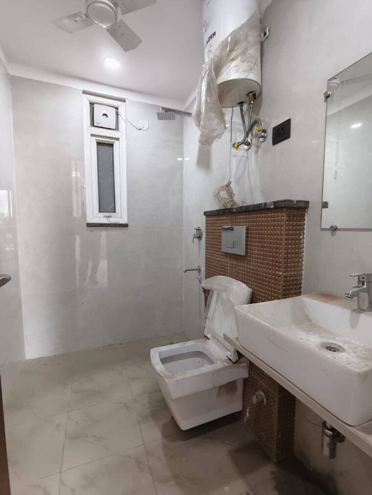 Bathroom, saket 3 Bedroom 1250 Sq.Ft. Builder Floor In Saket Delhi 10036557