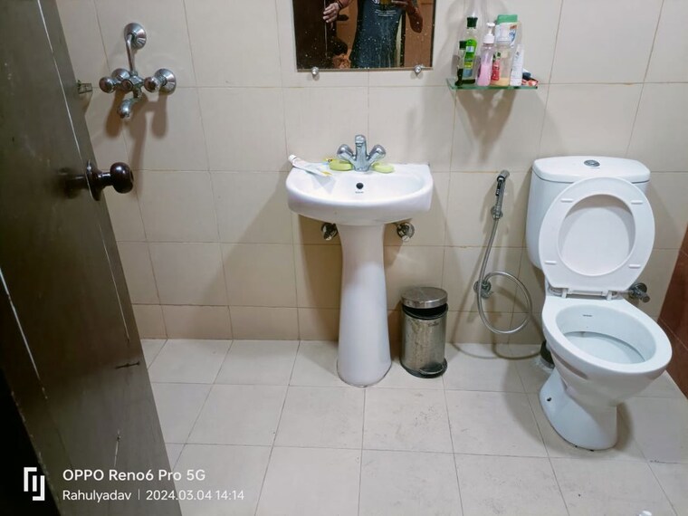 Bathroom, mahagun-mywoods 4 Bedroom 1810 Sq.Ft. Apartment In Sector 16c Greater Noida Greater Noida 10036563
