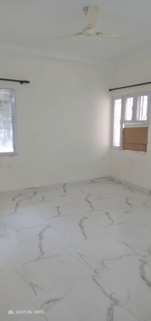 Room in 3.5 BHK Apartment at Vasant Kunj – for Rent