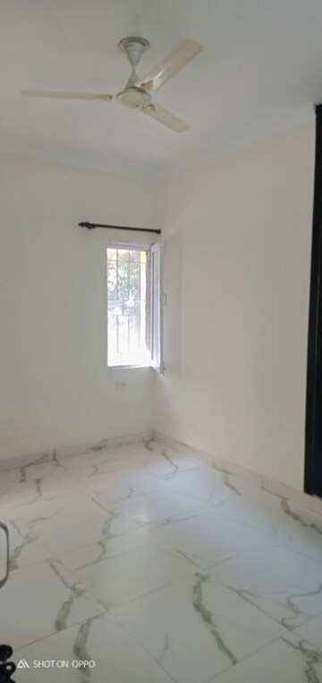 Room in 3.5 BHK Apartment at Vasant Kunj – for Rent