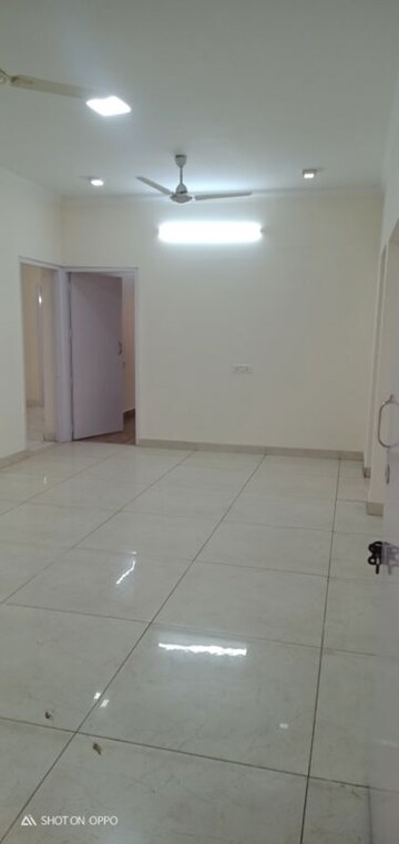 Room in 3.5 BHK Apartment at Vasant Kunj – for Rent