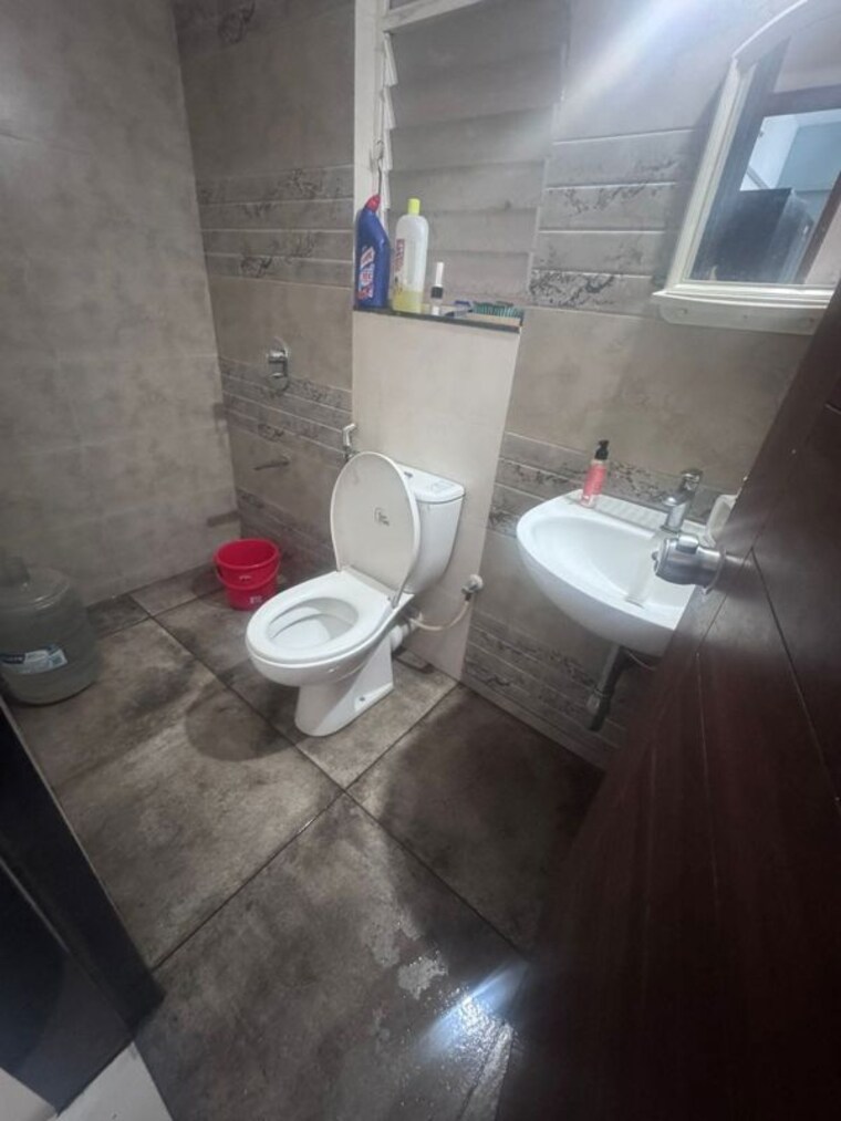 Bathroom, kishor-platinum-towers 2 Bedroom 1023 Sq.Ft. Apartment In Wakad Pune 10036568