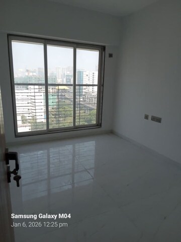 Room in 2 BHK Apartment at Jyoti Tower Andheri West, Andheri West – for Sale