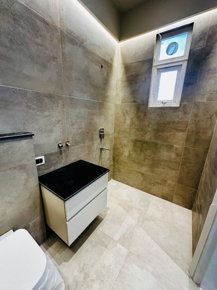 Bathroom, pavitra-luxury-residences 3 Bedroom 1855 Sq.Ft. Apartment In Patiala Road Zirakpur 10036491