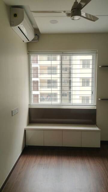 Room in 3 BHK Apartment at Aurobindo The Regent, Kondapur – for Rent