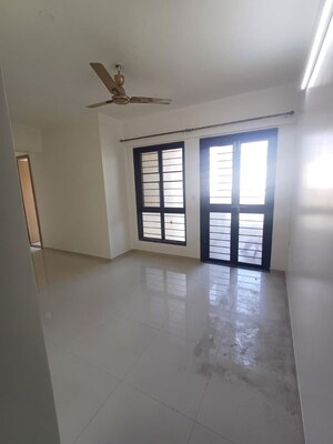 Room in 2 BHK Apartment at Kohinoor Courtyard One, Wakad – for Rent