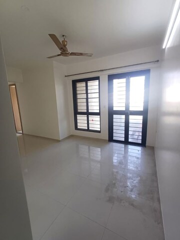Room in 2 BHK Apartment at Kohinoor Courtyard One, Wakad – for Rent