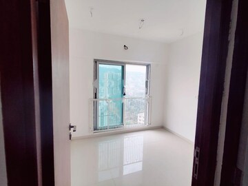 Room in 2 BHK Apartment at Piramal Aranya, Byculla – for Rent