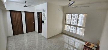 Room in 1 BHK Apartment at Lodha Amara, Kolshet Road – for Rent