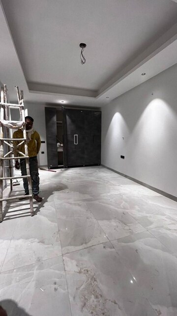 Room in 3 BHK Builder Floor at Saket – for Rent