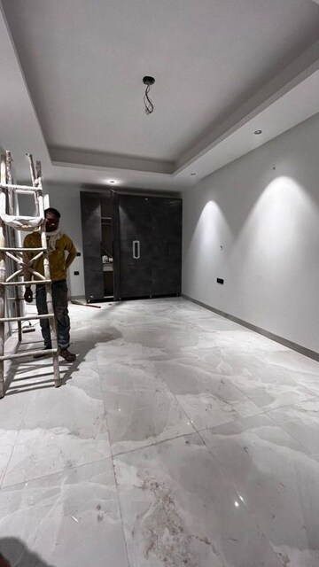 Room in 3 BHK Builder Floor at Saket – for Rent