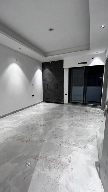 Room in 3 BHK Builder Floor at Saket – for Rent