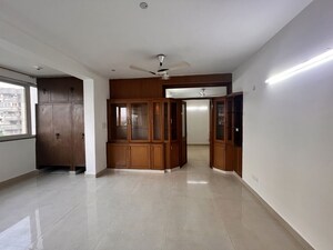 Room in 3 BHK Apartment at Suvidha Apartments Gurgaon, Sector 56 – for Rent
