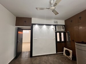 Room in 3 BHK Apartment at Suvidha Apartments Gurgaon, Sector 56 – for Rent