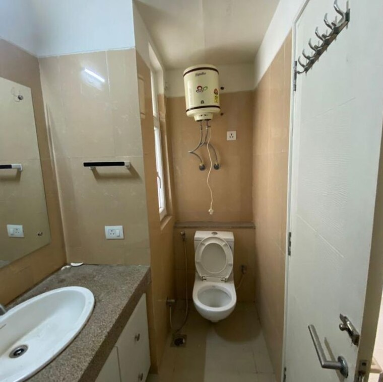 Bathroom, emaar-emerald-estate 3 Bedroom 1320 Sq.Ft. Apartment In Medawas Gurgaon 10036637