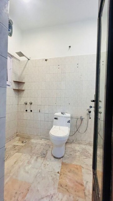 Master Bedroom in 2 BHK Builder Floor at Malviya Nagar – for Rent