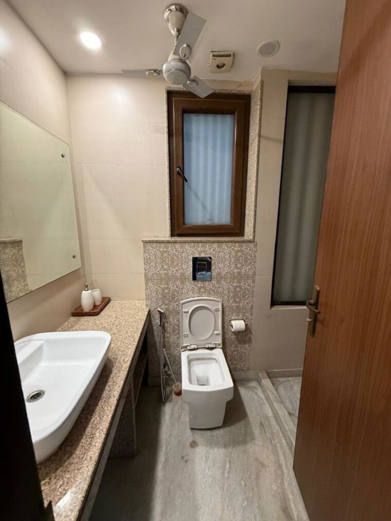 Bathroom, sector 43 3 Bedroom 2250 Sq.Ft. Builder Floor In Sector 43 Gurgaon 10036570
