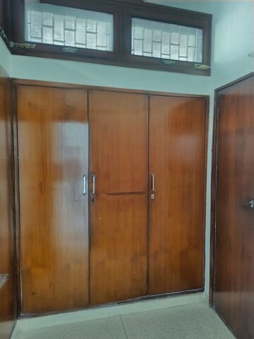 Furnished Amenities in 6+ BHK Apartment at Safdarjung Enclave – for Rent