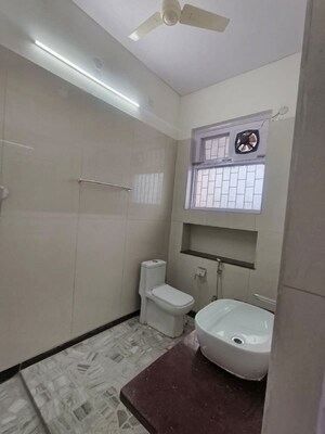 Bathroom in 6+ BHK Apartment at Safdarjung Enclave – for Rent