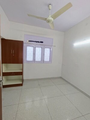 Room in 6+ BHK Apartment at Safdarjung Enclave – for Rent