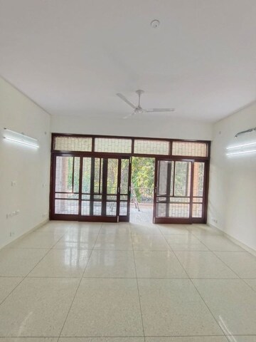 Room in 6+ BHK Apartment at Safdarjung Enclave – for Rent