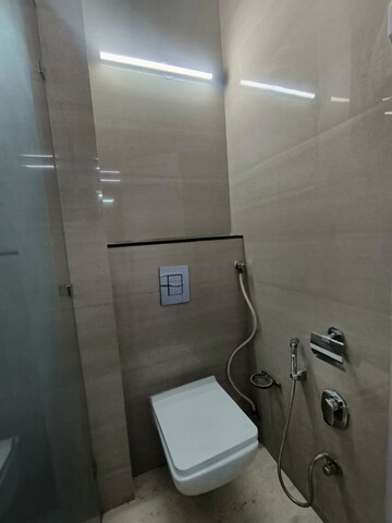Bathroom in 6+ BHK Apartment at Safdarjung Enclave – for Rent