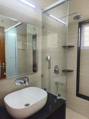Bathroom in 6+ BHK Apartment at Safdarjung Enclave – for Rent