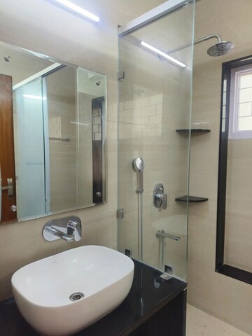 Bathroom in 6+ BHK Apartment at Safdarjung Enclave – for Rent