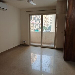 Room in 3.5 BHK Apartment at Emaar Emerald Floors Premier, Sector 65 – for Rent