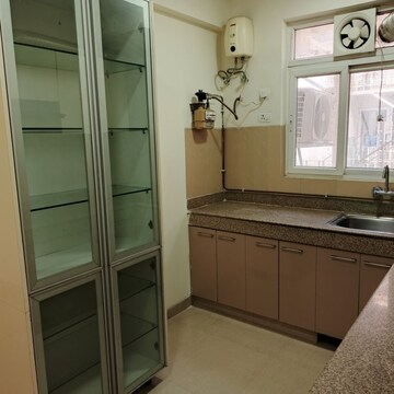 Bathroom in 3.5 BHK Apartment at Emaar Emerald Floors Premier, Sector 65 – for Rent