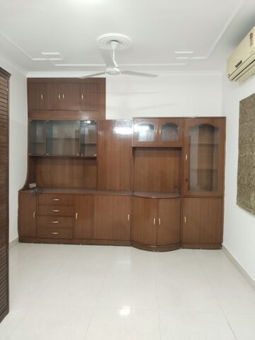 Furnished Amenities in 3 BHK Apartment at Sarita Vihar – for Rent