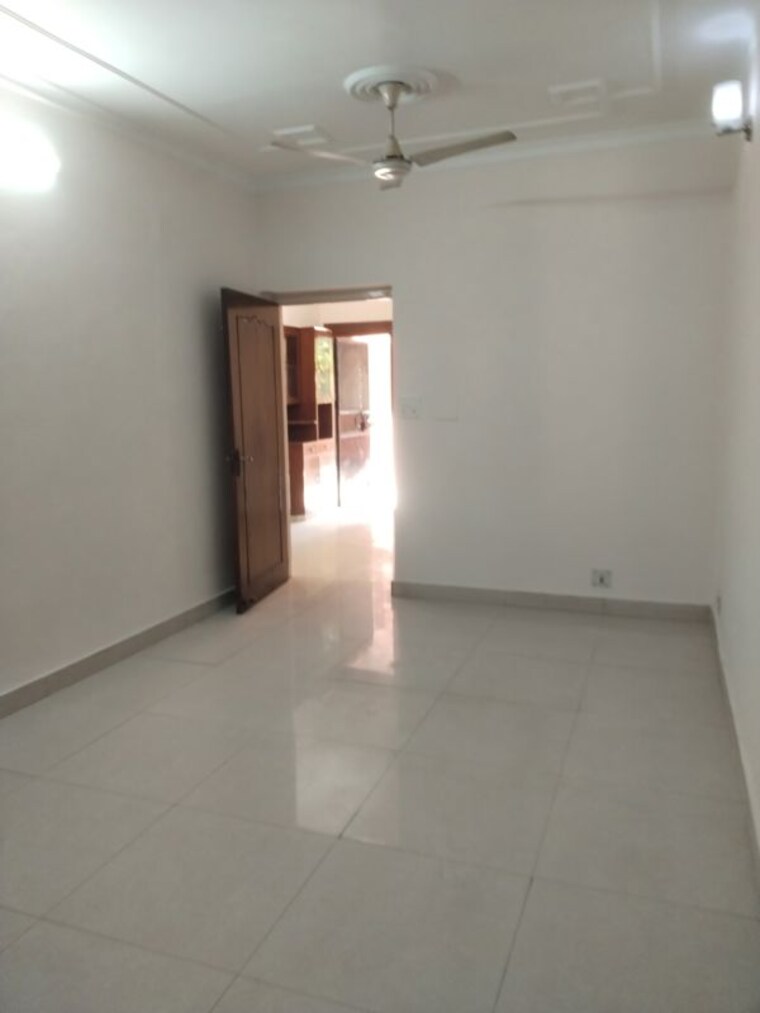 Room, sarita vihar 3 Bedroom 1850 Sq.Ft. Apartment In Sarita Vihar Delhi 10036784