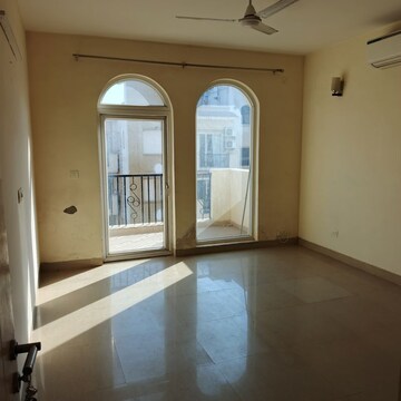 Room in 3.5 BHK Apartment at Emaar Emerald Floors Premier, Sector 65 – for Rent