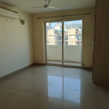 Room in 3.5 BHK Apartment at Emaar Emerald Floors Premier, Sector 65 – for Rent