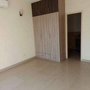 Room in 3.5 BHK Apartment at Emaar Emerald Floors Premier, Sector 65 – for Rent