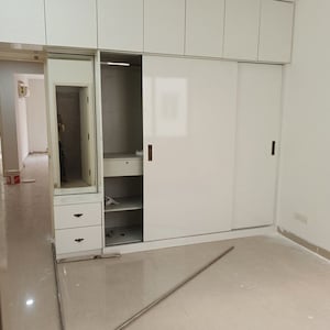 Bathroom in 4 BHK Apartment at Emaar Emerald Floors Premier, Sector 65 – for Rent