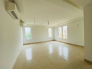 Room in 5 BHK Villa at Sector 66 – for Rent