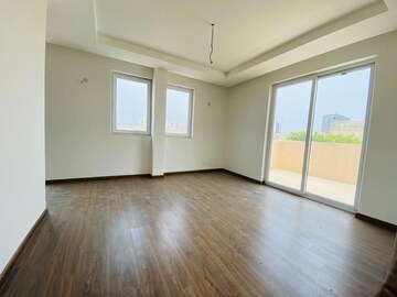 Room in 5 BHK Villa at Sector 66 – for Rent