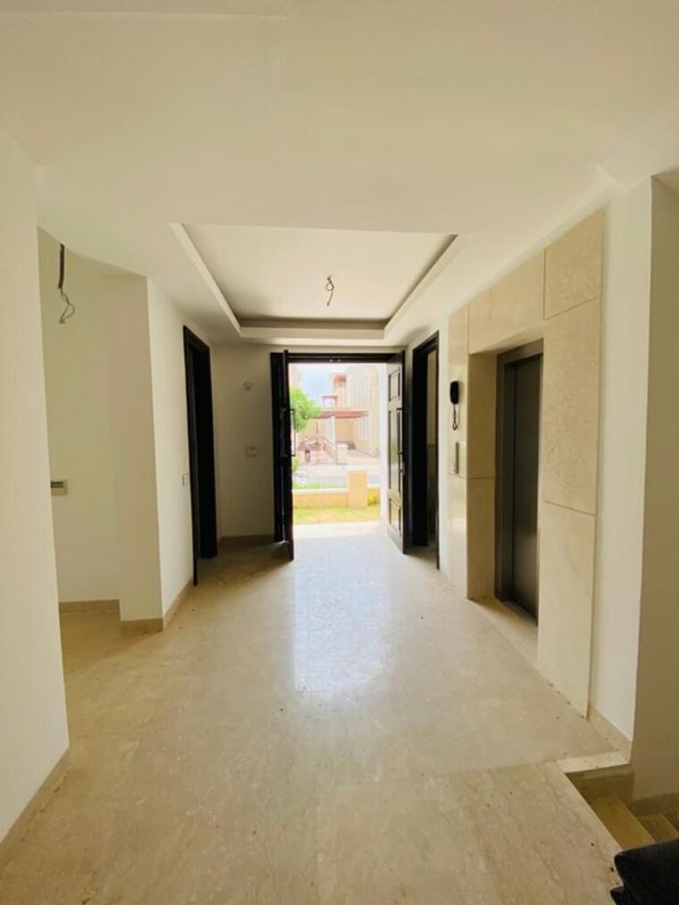 Room, sector 66 5 Bedroom 6500 Sq.Ft. Villa In Sector 66 Gurgaon 10036885