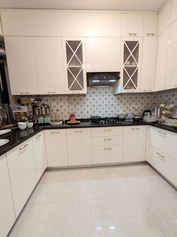 Kitchen in 3 BHK Apartment at DLF Regency Park I, Dlf Phase iv – for Rent