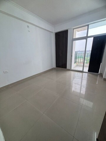 Room in 2.5 BHK Apartment at Nirala Estate, Tech Zone 4 Greater Noida – for Sale